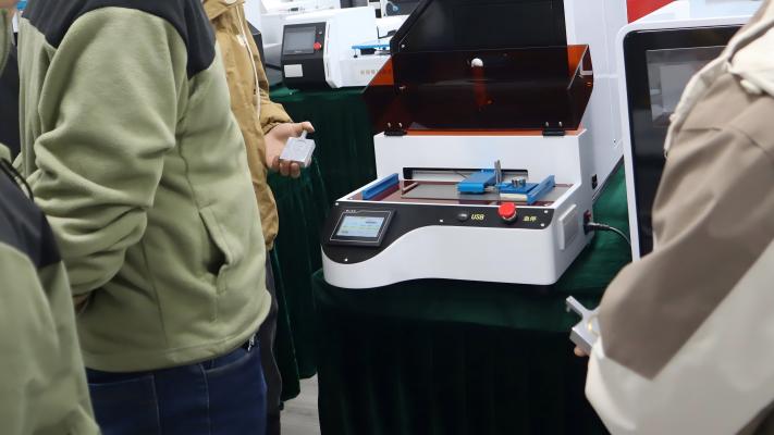 3c5213dba88076029caf60e81082a2b.jpg 摩擦系数测定仪:上海XX公司莅临上海程斯考察设备