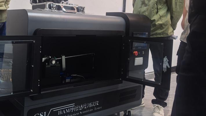 1776130782884148.jpg BAM摩擦感度測試儀:XX大學蒞臨上海程斯考察設備